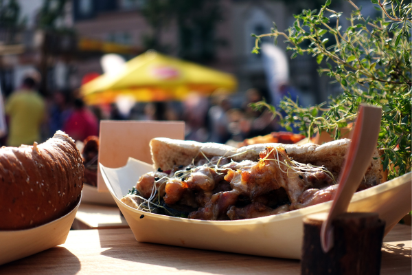 Uma Viagem Culinária pelo Oriente Médio: Comidas de Rua que Vão Surpreender seu Paladar